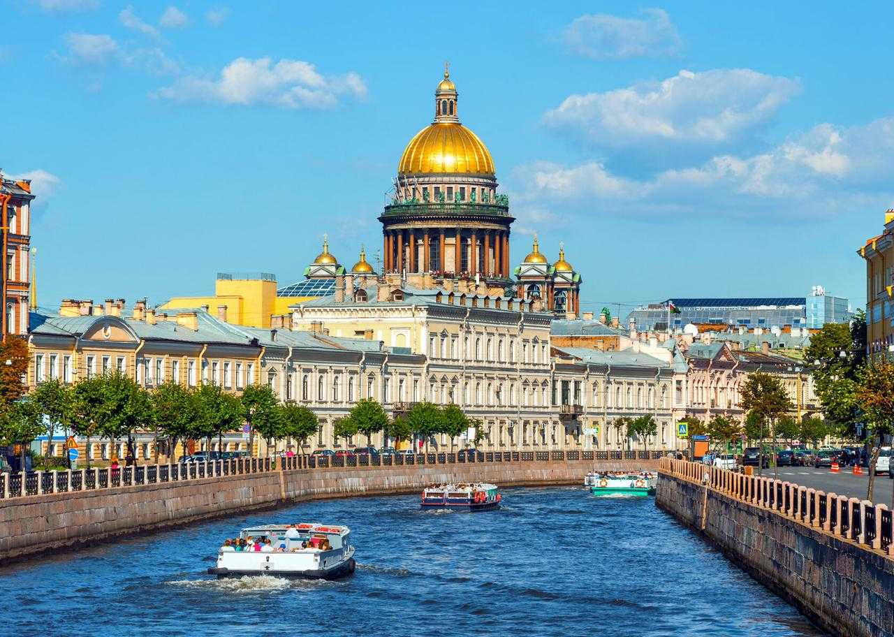 Санкт Петербург один из крупнейших городов России расположенный на северо западе страны Но мало кто знает что Петербург также является