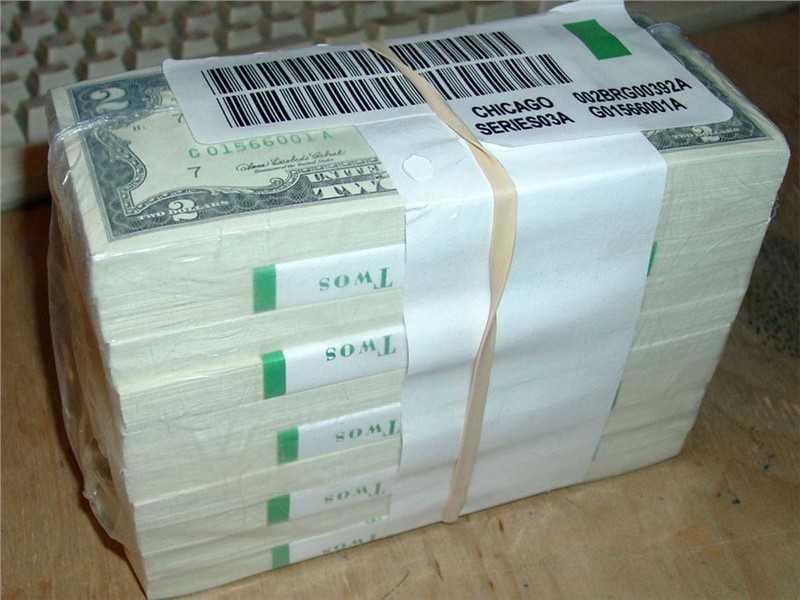 Размер банковской упаковки 5000 купюр. сколько денег в пачке купюр
