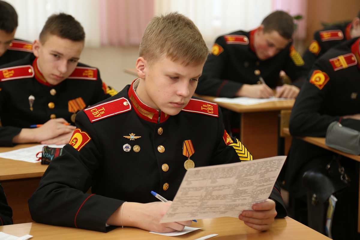 С какого возраста возможно поступление в нахимовское училище? возрастной минимум