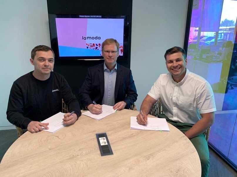 Презентация на тему: "очень серьезные игрушки. x5 retail group n.v x5 retail group n.v. x5 retail group n.v. – крупнейшая в россии розничная компания по объемам продаж. компания.". скачать бесплатно и без регистрации.